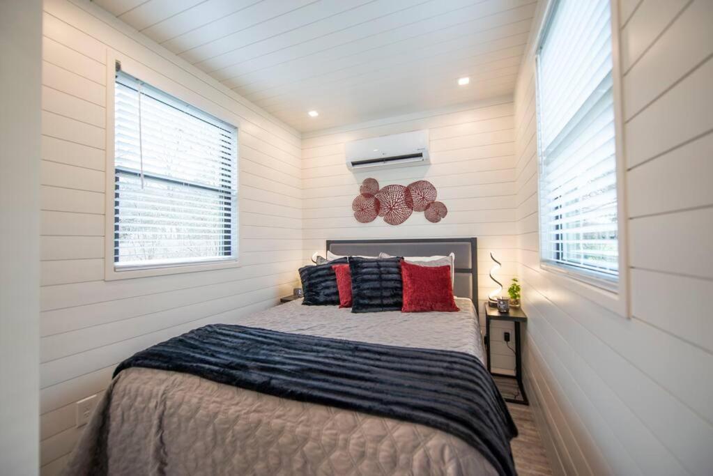 The Merlot House-Container Home 12 Min To Magnolia Bellmead Exterior photo