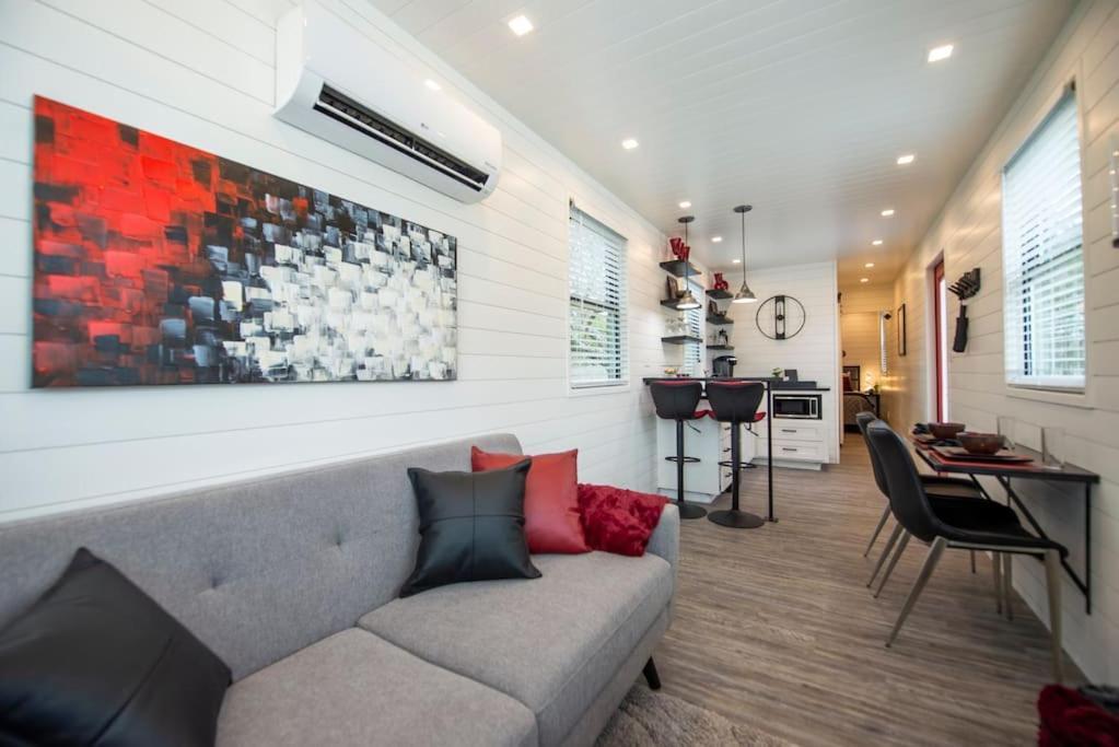 The Merlot House-Container Home 12 Min To Magnolia Bellmead Exterior photo