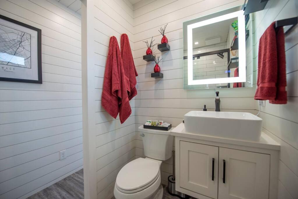 The Merlot House-Container Home 12 Min To Magnolia Bellmead Exterior photo