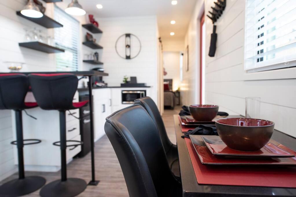 The Merlot House-Container Home 12 Min To Magnolia Bellmead Exterior photo